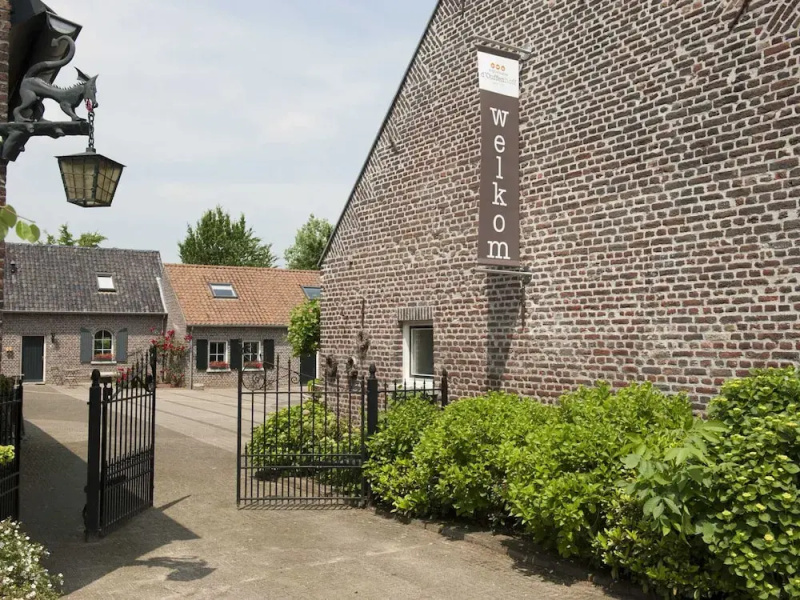 Flamboyant Farmhouse in Baarlo With Hot Tub, Garden