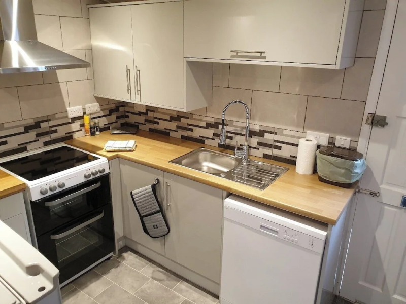 3br-sleeps6-petsok-off Road Parking-garden