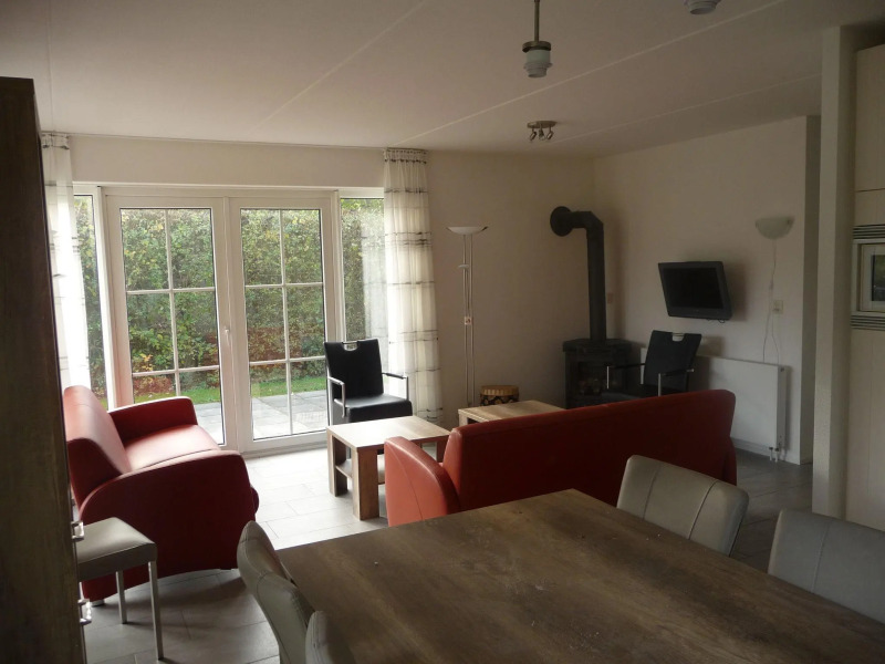 Detached bungalow with whirlpool and solarium, in nature