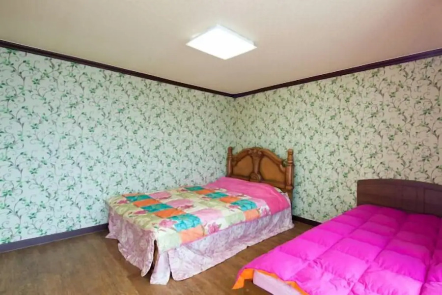 Goseong Naiaseu Pension