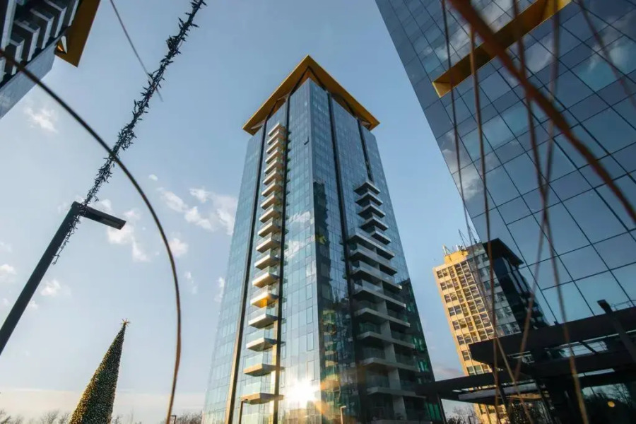 Lake Panorama Loft 5 star Location, Queen Bed, Views