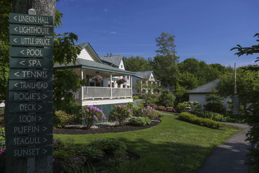 Spruce Point Inn