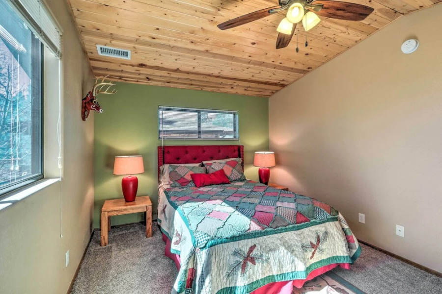 Deck & Scenic Views: Munds Park Cabin!