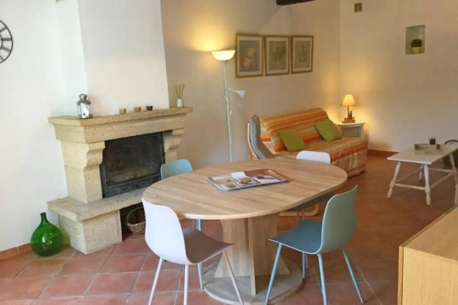 Partie d'une ferme provençale avec piscine privée, située proche d'Avignon, à Bédarrides, 6 prs, LS6-342-FRAGOUN