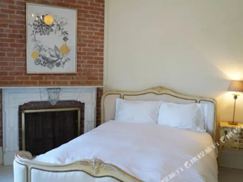 Lakewinds Country Manor