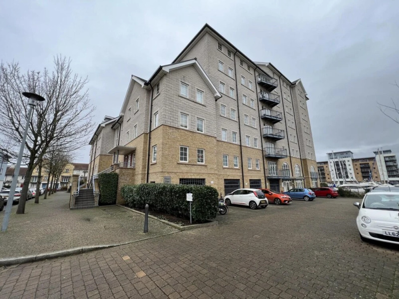 Amazing Marina View Apartment With Balcony Bristol