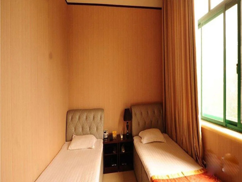 Ling County Hongji Business Hotel