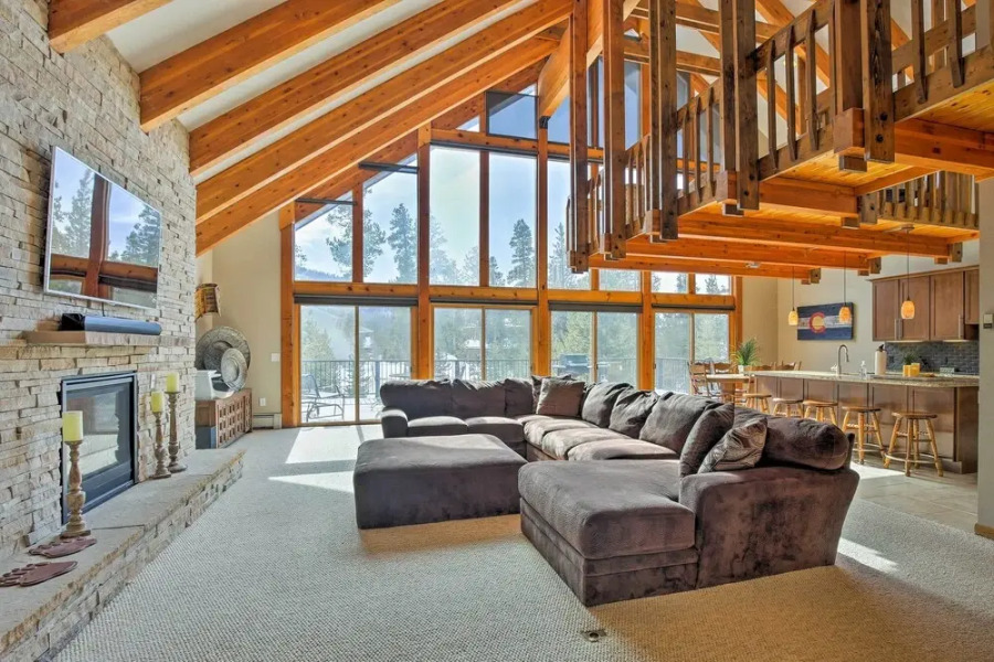 Luxurious Grand Lake Vacation Rental w/ Hot Tub!