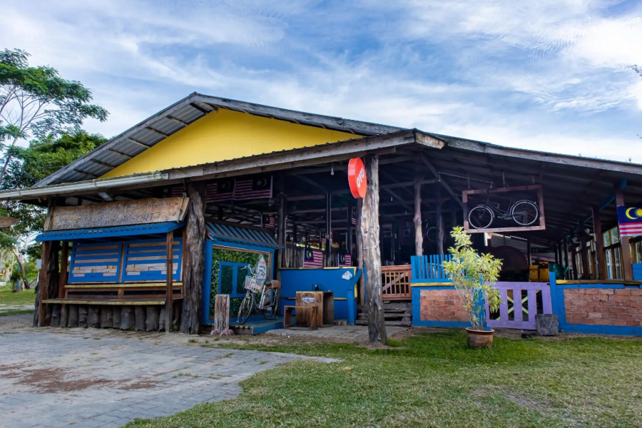 OYO 90320 Iftitah Restaurant & Resort