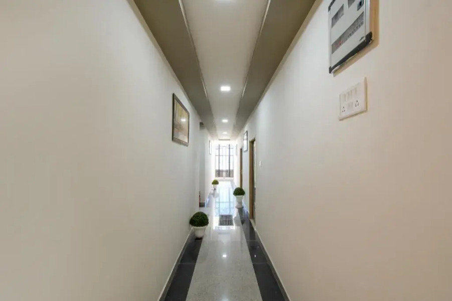 Hotel Royal by OYO Rooms