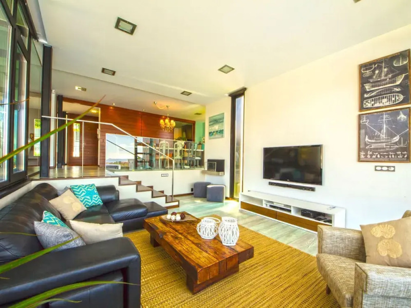 Posh Villa With Pool, Garden & Ocean Views in Sansenxo