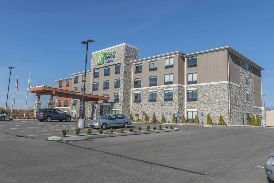 Holiday Inn Express & Suites Clarion