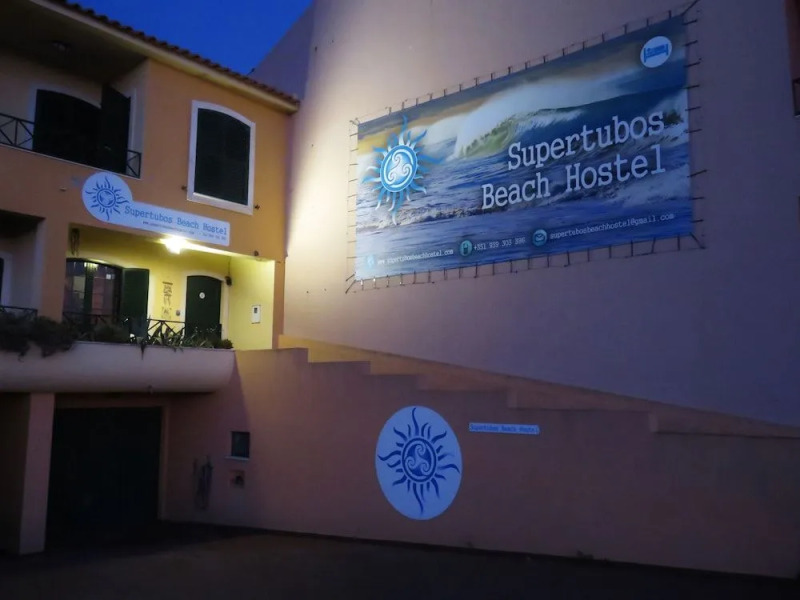 Supertubos Beach Hostel