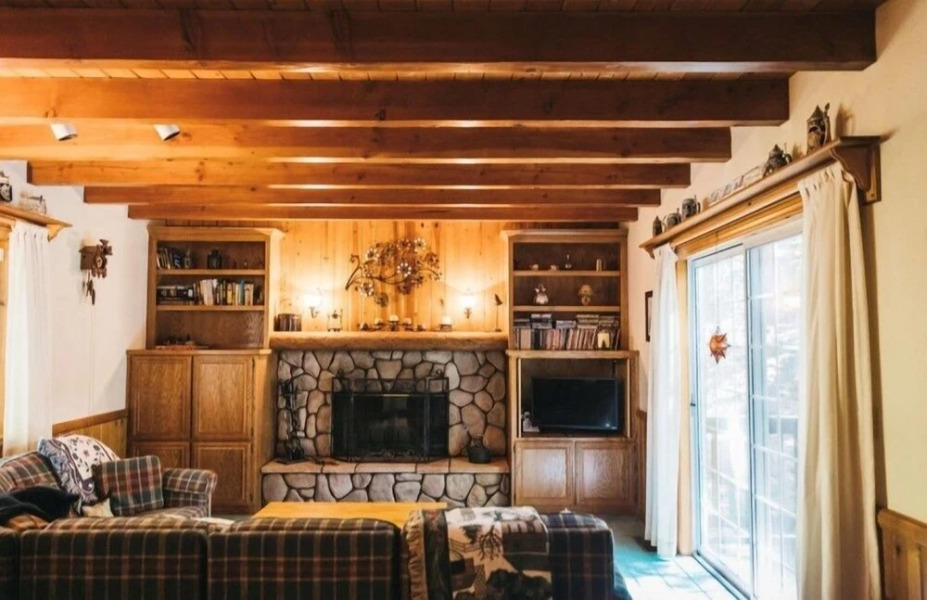 Charming Woodsy Hideaway 3 Bedroom Home by Redawning