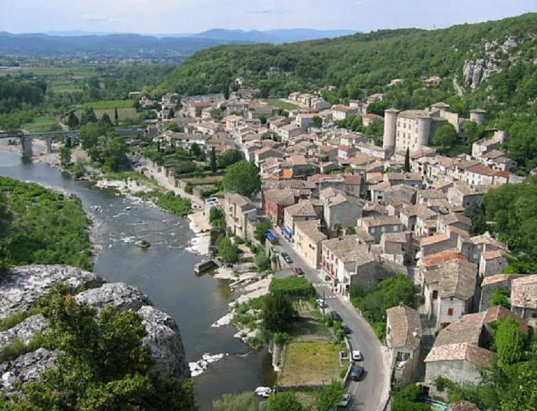 Vogüé Meublé 2 étoiles, Un écrin de beauté et de nature