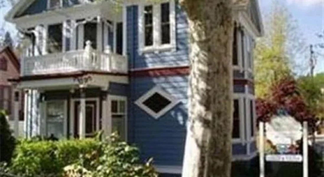 Albert Shafsky House Bed And Breakfast