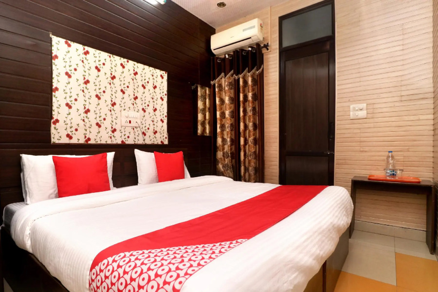 OYO 28162 Hotel Dr Plaza