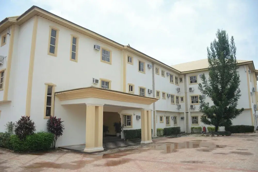 Kim Royal Hotel And Suites