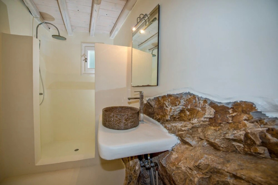 Newly-Built Private Luxury Villa