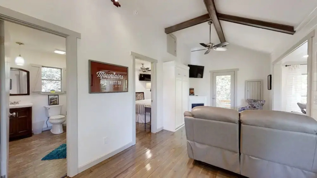 Happy Camper 1 Bedroom Cottage by RedAwning