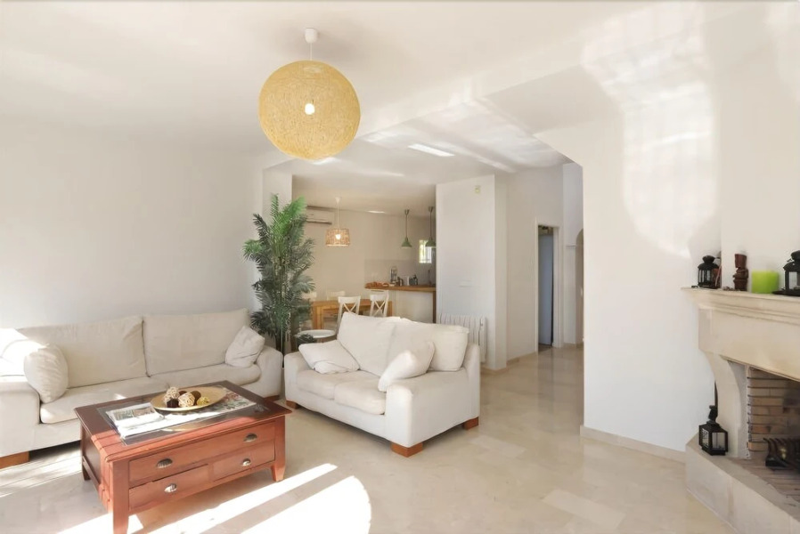 Luxury Villa Located In The Exclusive Area Of Finestra