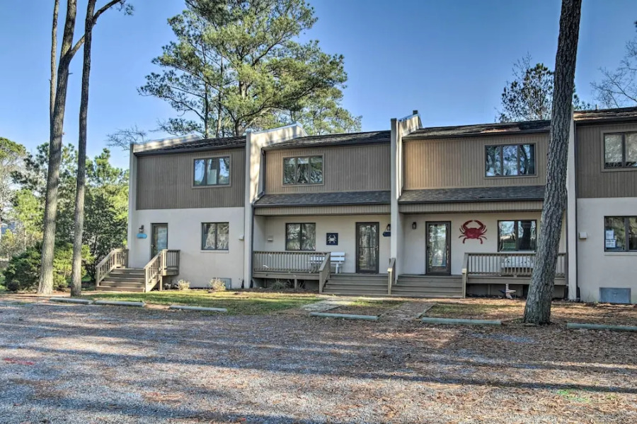 Townhome w/ Outdoor Shower < 1 Mile to Downtown