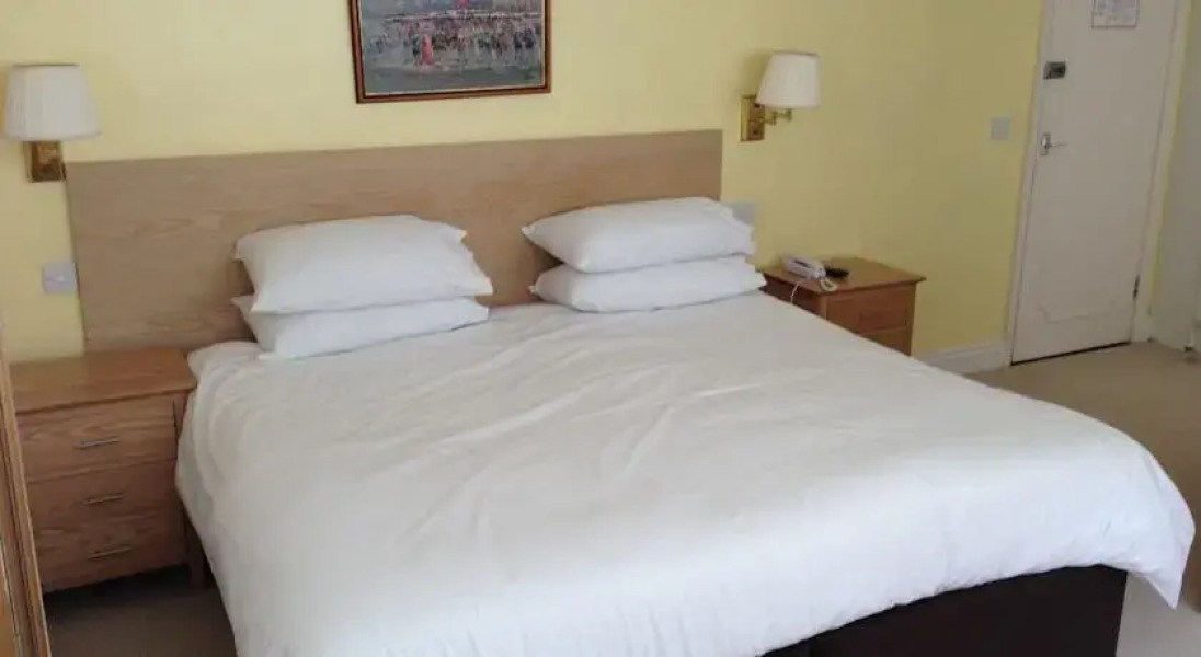 The Waters Edge Hotel