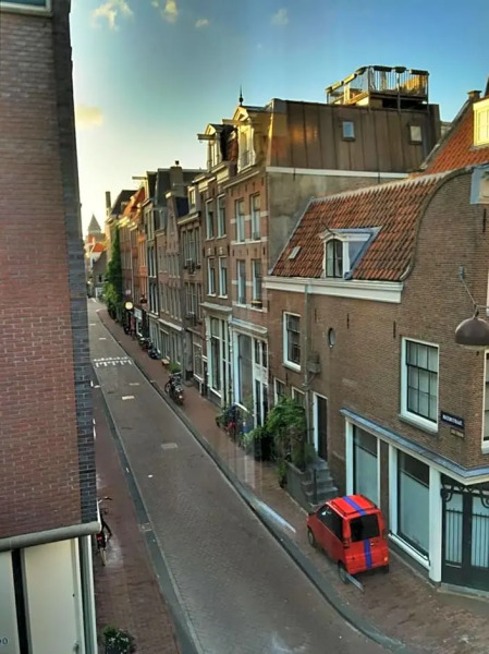 Jordaan Suite bed and bubbles