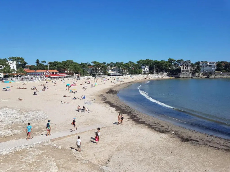 BELLE MAISON NEUVE A 400 M A PIED DE LA PLAGE ET DES COMMERCEs