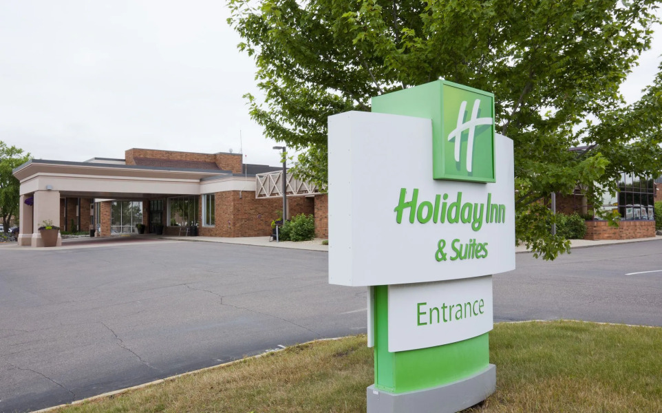 Holiday Inn & Suites St. Cloud by IHG