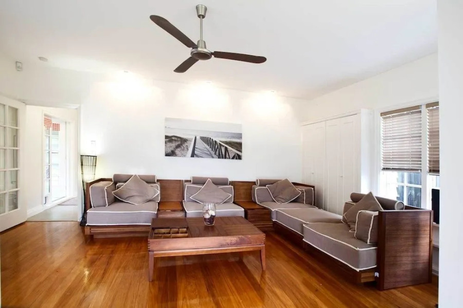 200 Riccarton Holiday House