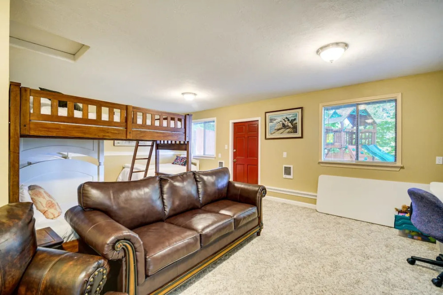 Charming Poulsbo Retreat: Hood Canal Views!