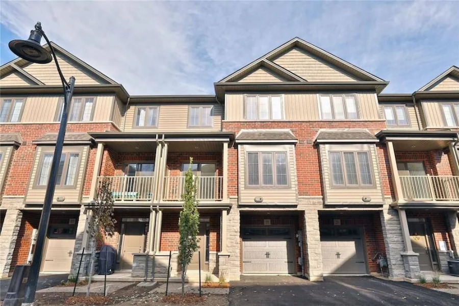 Gorgeous Brand New Spacious Town House