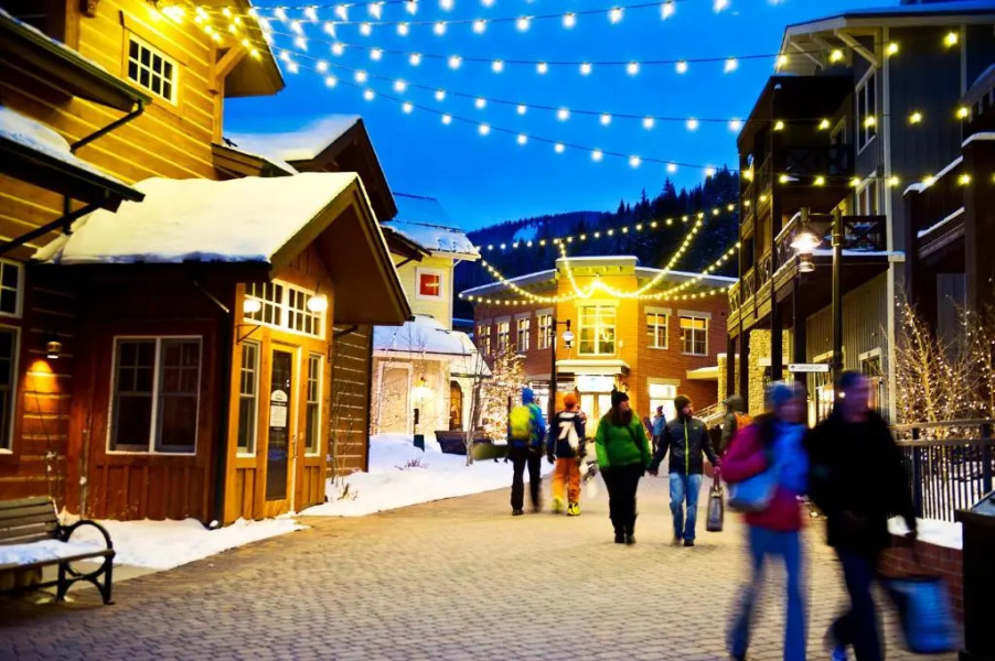 Zephyr Mountain Lodge