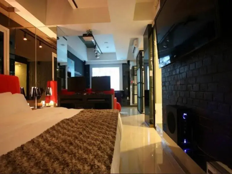 February Boutique Hotel