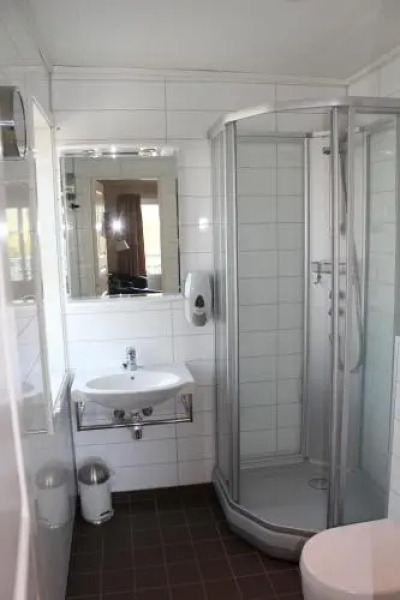 Ulvsvåg Gjestgiveri og Fjordcamping