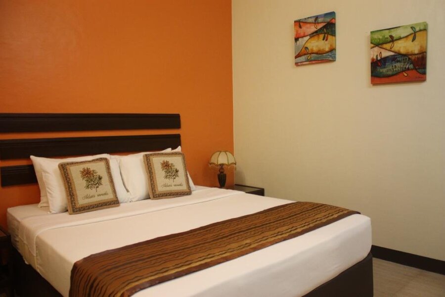 La Piscine Bed And Breakfast