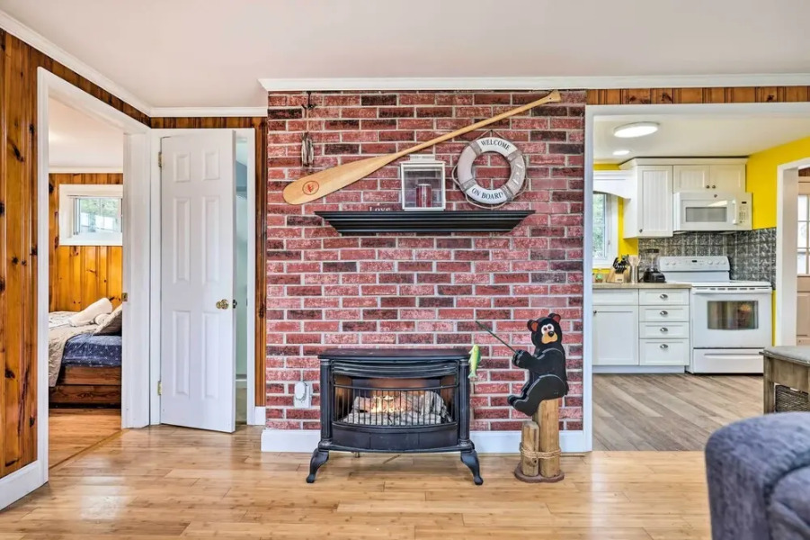 White Haven Lakeside Home w/ Kayaks & Fireplace!