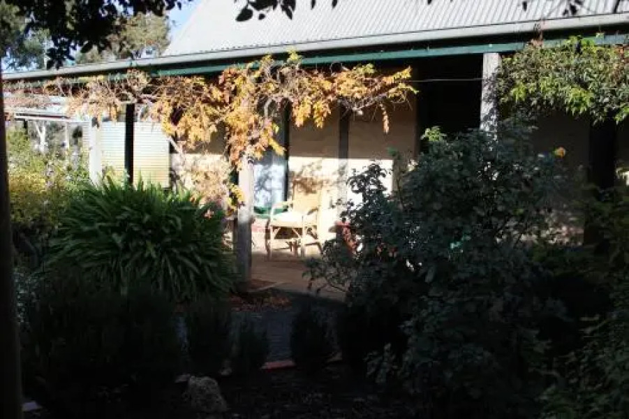 Elinike Guest Cottages