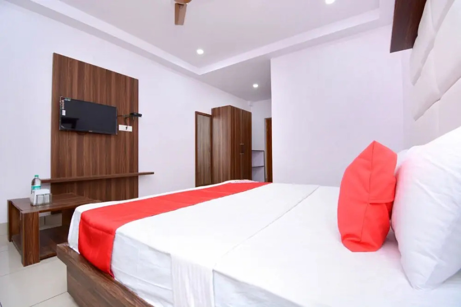 Oyo 35733 Divine Star Dhaba