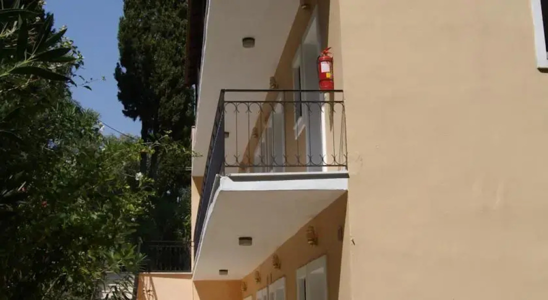 Spiros Apartments