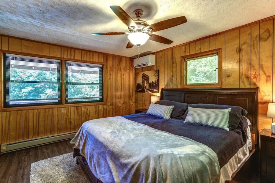 Alpine Walking Distance To App Ski 2 Bedroom Cottage by Redawning