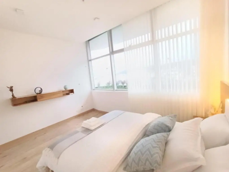 Hermoso departamento 2 habitaciones piso 23 con balcón y jardín en el mejor edificio del Ecuador