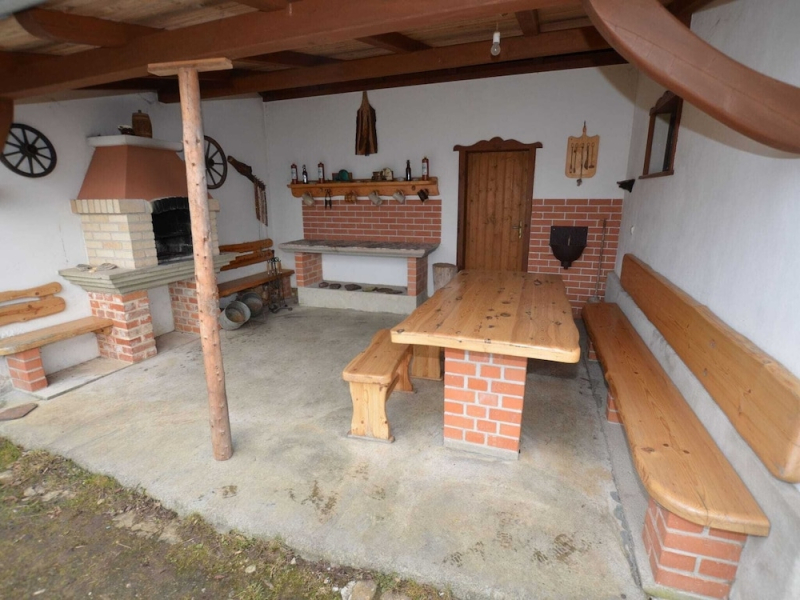 Peacefully Located House With Views of the Valley