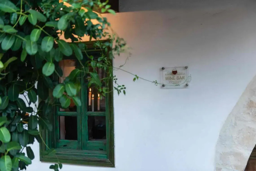 Oinou Strata - Adults Only