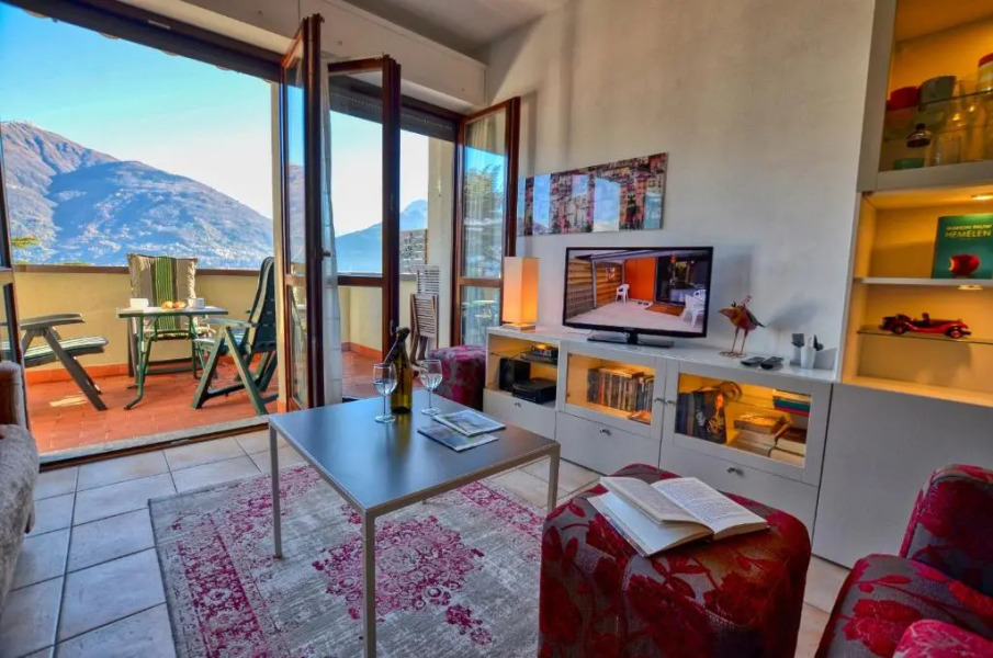 2-Bedroom Airconditioned Lakeview Apartment