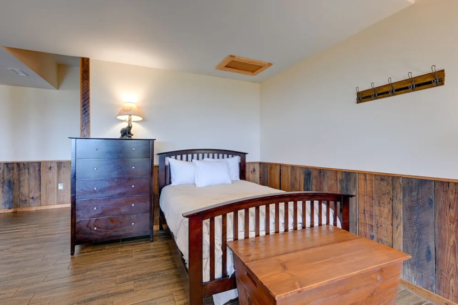 Bryson City Getaway: Private Hot Tub & Scenic View