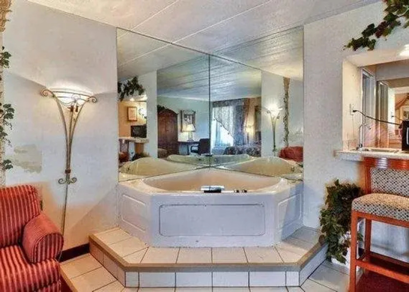 Rodeway Inn & Suites & Conference Center