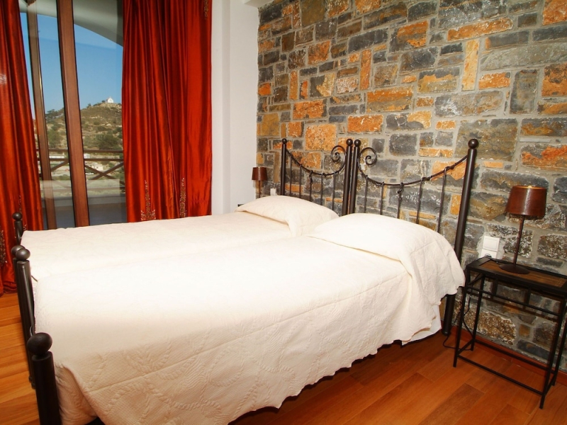 Villa Located in Picturesque Village, Pool, BBQ Near the Beach