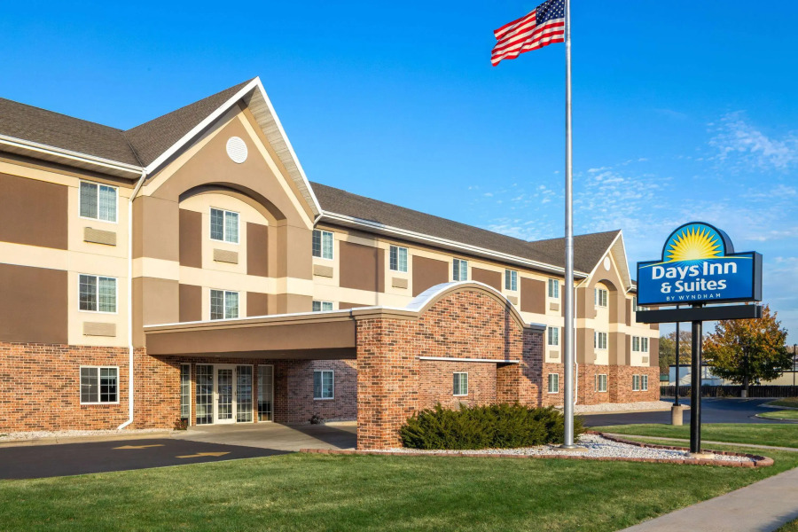 Days Inn & Suites by Wyndham Green Bay WI.
